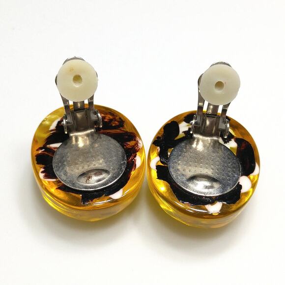 Vintage Yellow Lucite Flower Inside Clip Earrings, Yellow Clear, White Rose - Picture 10 of 10